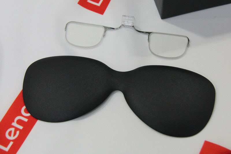 上: 視力矯正用レンズフレーム、下: ライトシールド