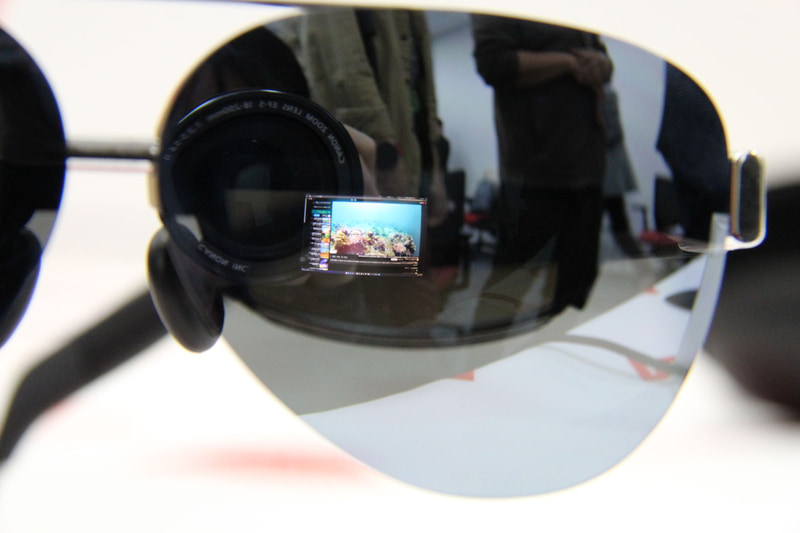 真正面から見た状態。小さくだが、表示内容を外から確認できた