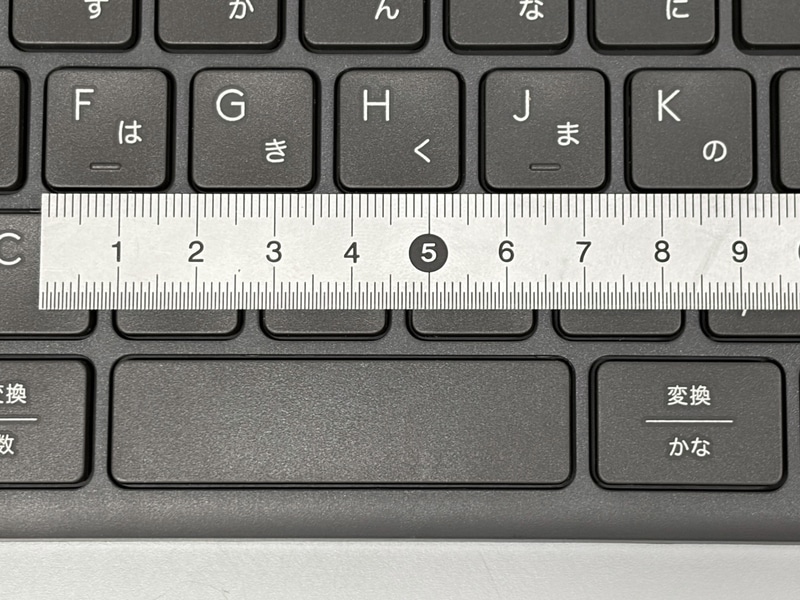 キーピッチは19mmと十分な間隔がある