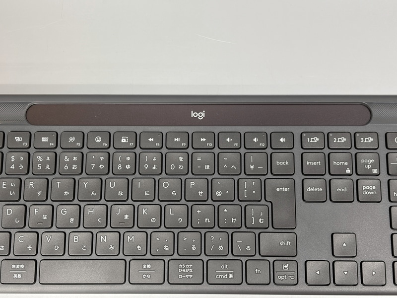 本体最上段にソーラーパネルを搭載する