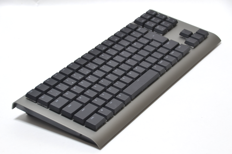 アルミ合金フレームを採用した独特なデザイン