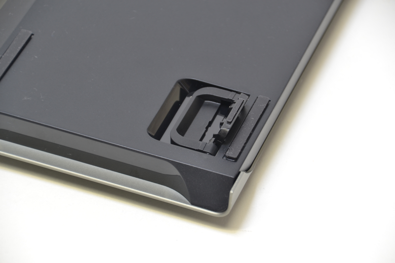 チルトスタンドは2段階に調整可能