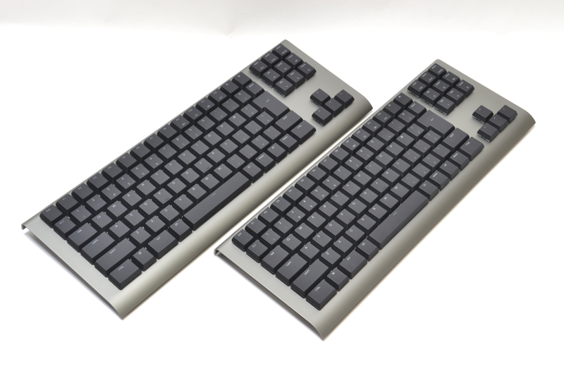 左が「1」、右が「2」。並べて置いても違いが分かりにくい。撮影後に取り違えないか不安になるほどだ