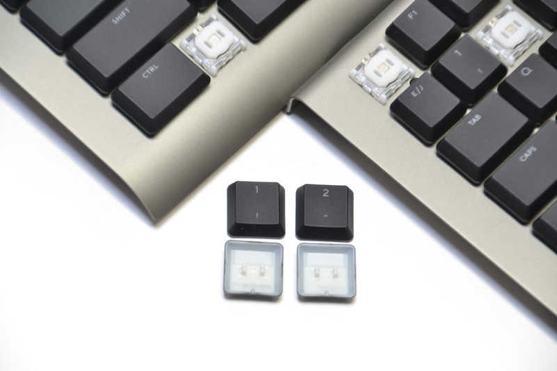 左が「1」、右が「2」のキーキャップ。やはり見た目には違いが分かりにくい