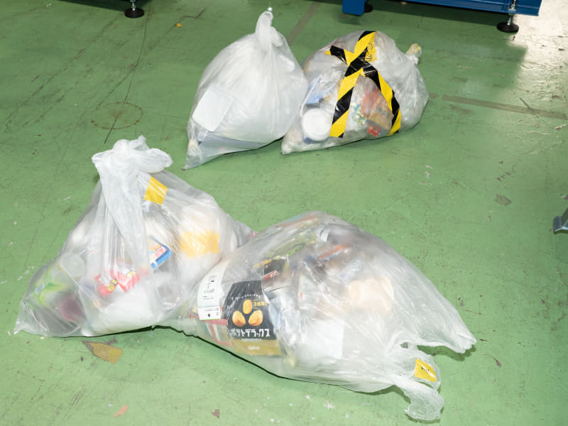 リチウムイオン電池を混入させた資源ごみを投入する