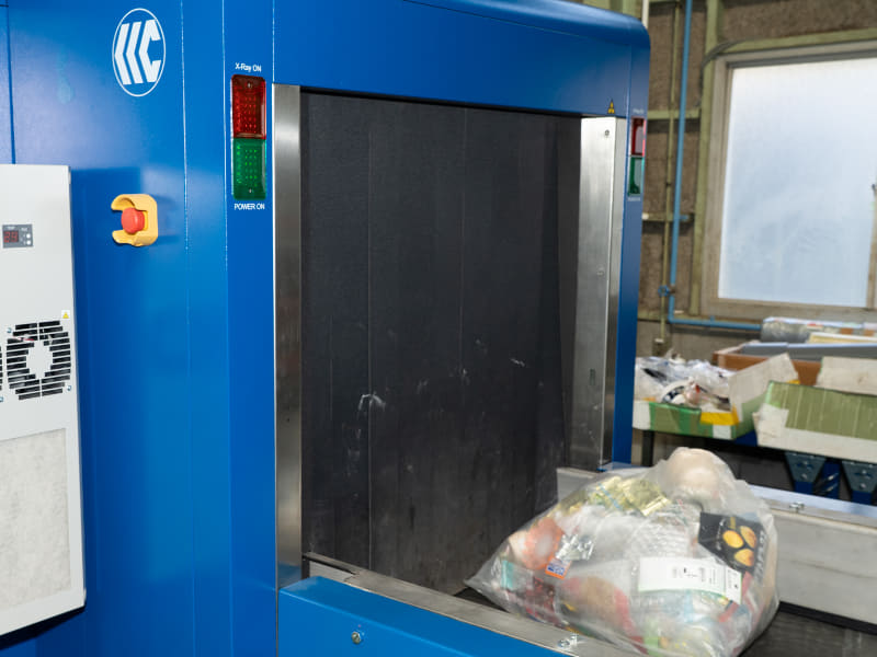 リチウムイオン電池を混入させた資源ごみを投入する