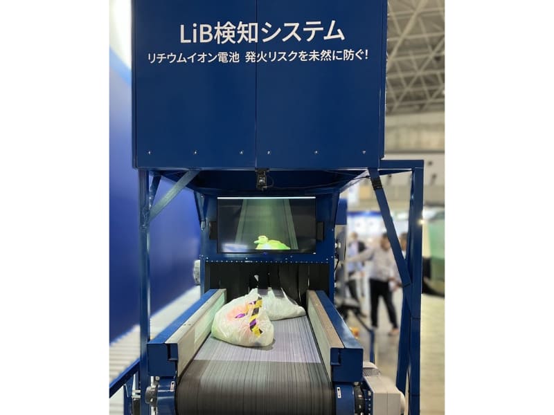 該当する袋をプロジェクションマッピングで表示したところ(PFU提供)