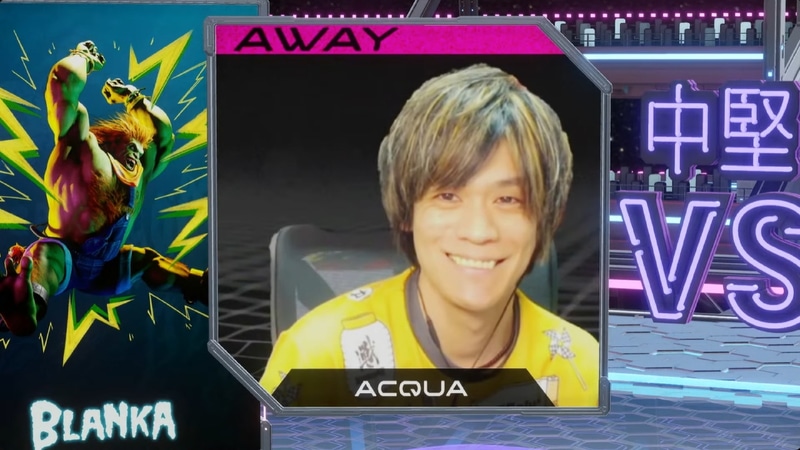 中堅戦前のACQUAは、チームメイトのあきらからの「笑って～」の声に「ニコッ」と笑顔のファンサービスを見せた