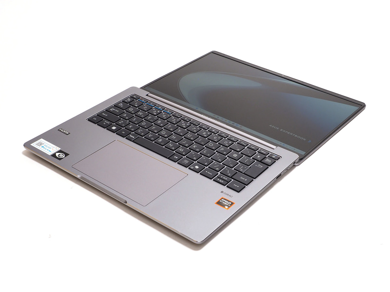 ディスプレイ部を180度開くこともできる