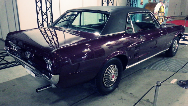 「マスタング」(初代)の後面。2025年10月30日に筆者が撮影