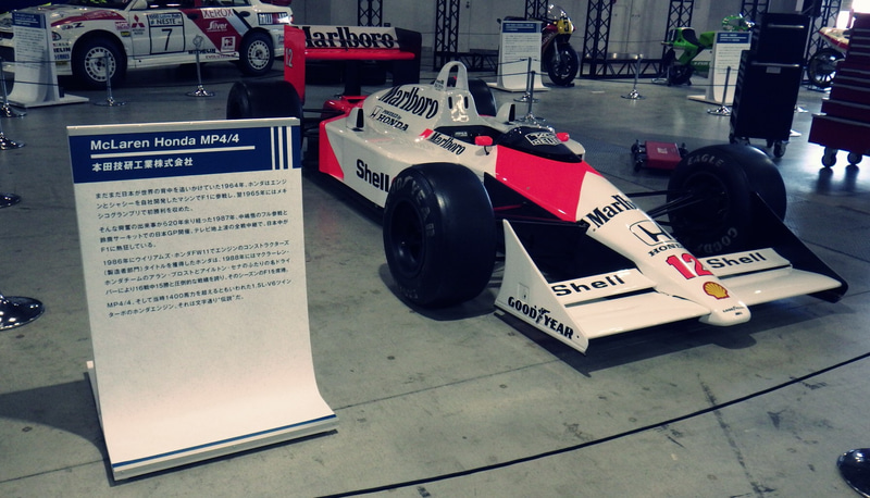 本田技研工業が出品したF1レース競技車両「McLaren Honda MP4/4」(1988年シーズン参戦車)の外観。2025年10月30日に筆者が撮影