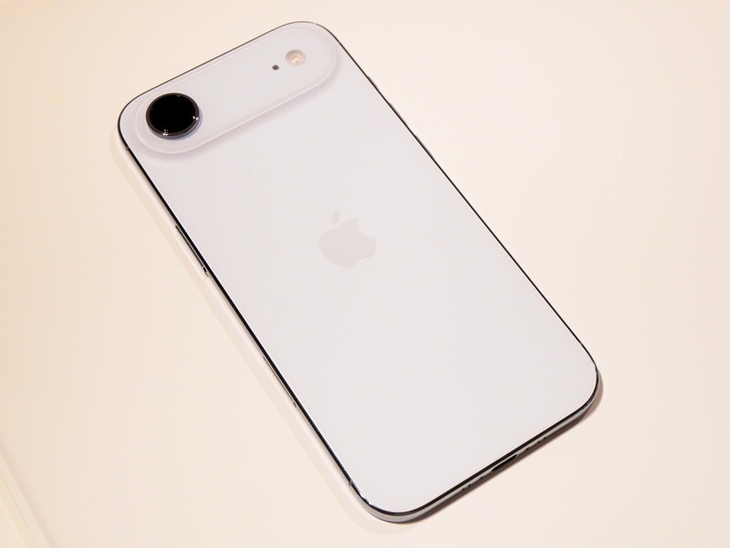 2025年のiPhone新機種の中でも、新機軸のデバイスとして大きな注目を集めた「iPhone Air」。だがその販売は振るわないようだ