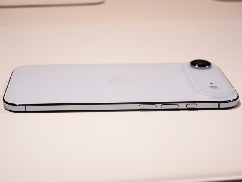 iPhone Airは驚異的な薄さを実現するためかバッテリ容量が少ないようで、持続時間はほかの新機種より少なくなっている