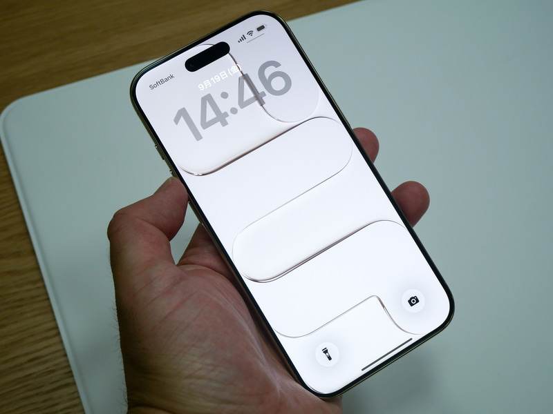 iPhone AirはPlusモデルの後継であることを意識してか、ディスプレイは6.5インチと、「iPhone 17」より大きい