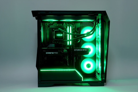 きらめくLEDにみなぎるパワー！しかも冷えて静かなんて満足度高すぎの