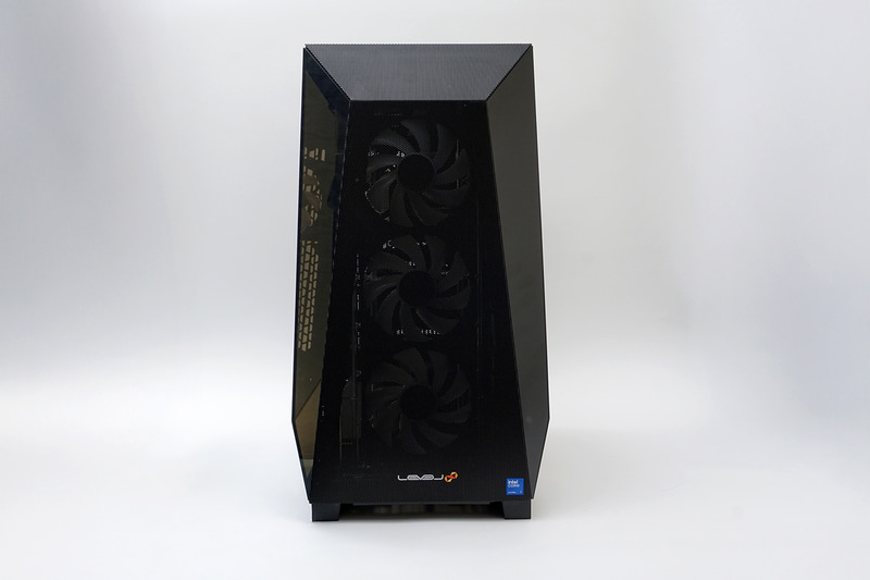 前面。左側がガラスなので中の様子がちょっと見える