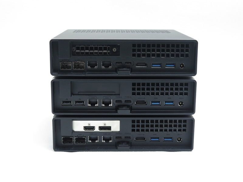 こちらも上から順にMS-01、MS-R1、MS-A2。MS-R1はSFP+ 2ポートの代わりにUSB 2.0を2基装備している。また、MS-01が「USB4」となるポートも「TYPE-C」と刻印されている。なお、MS-01とMS-A2の拡張スロットは筆者が拡張カード装着済みであるため本来は共通