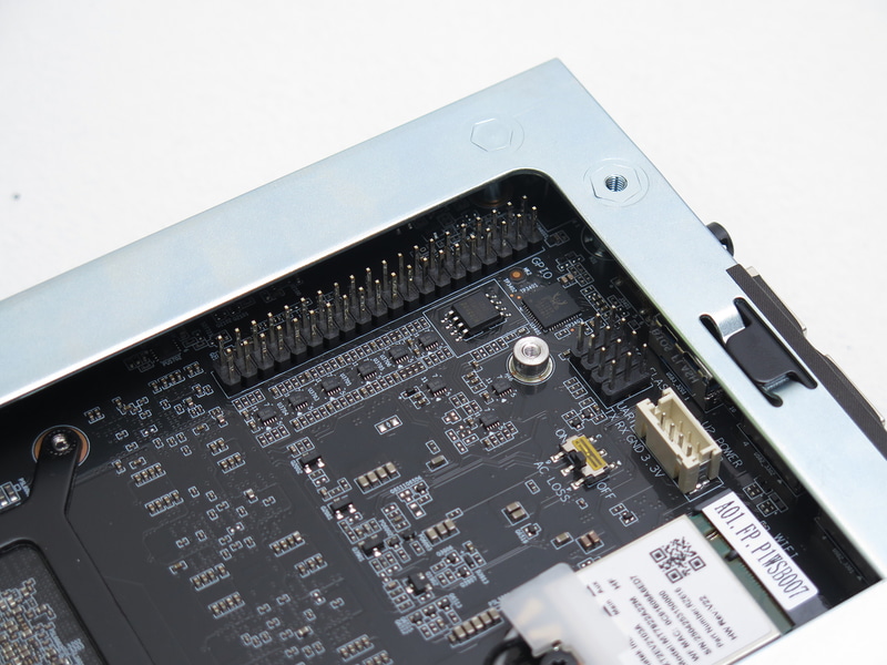 40ピンのGPIOも備えているが、ピン配列は未公開