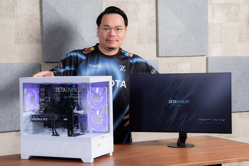 テスト用のモニターとしてWQHD解像度で480Hzのリフレッシュレートに対応するソニーの「INZONE M10S」を用意した。XQQ氏が普段使っているモニターとのこと