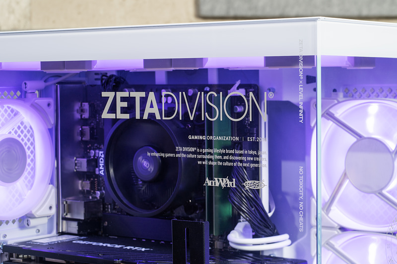 側面にZETA DIVISIONの文字などが刻印