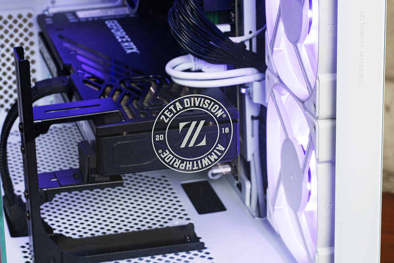 前面にもロゴが刻印