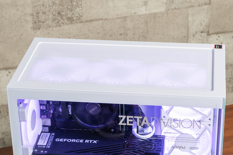 上面にも3連ファン装備で排気性能は十分