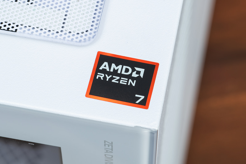 CPUはRyzen 7 9700Xを搭載