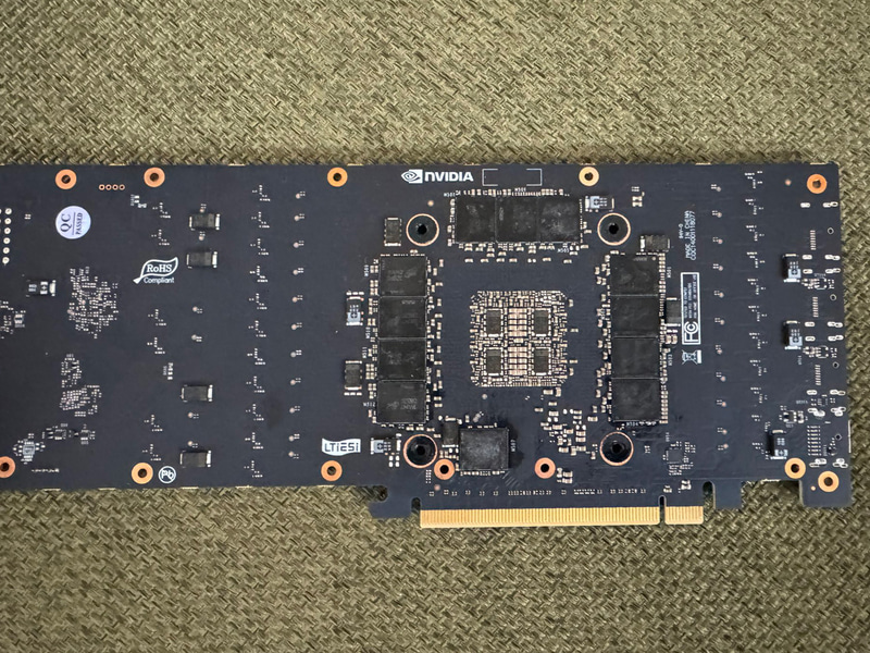 改造後の基板(裏)。VRAM 24GBが追加されている