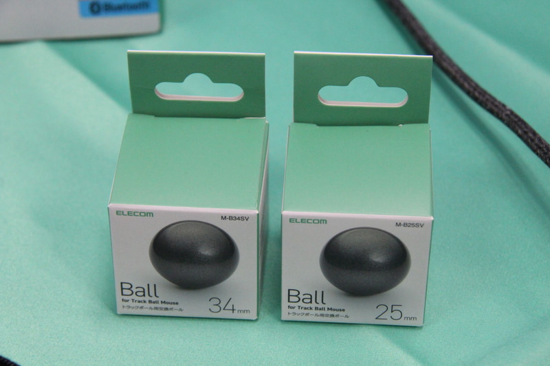 各モデルでボール径が異なり、人差し指モデルは34mm径、親指モデルは25mmを採用