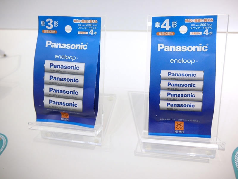 日本で販売されているエネループは紙パッケージを採用している