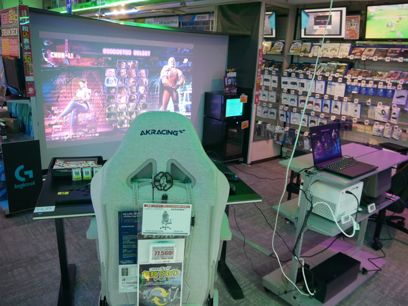 フロアに展示しているデバイスのすべてをPCに接続して利用できるという