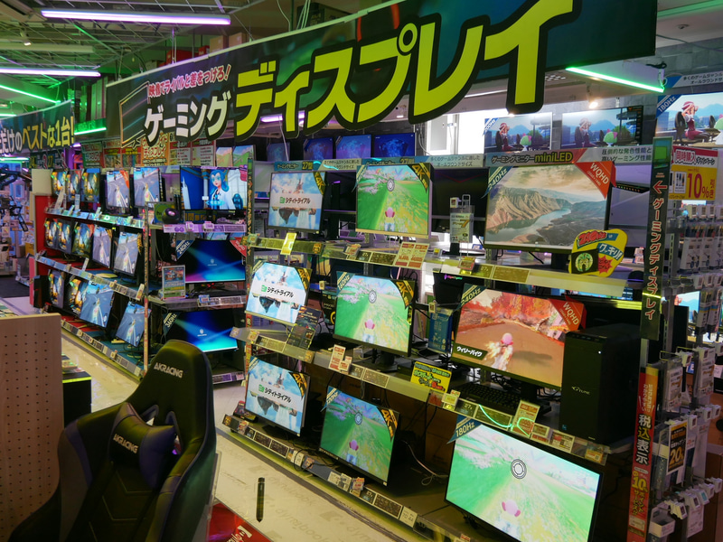 ゲーミングディスプレイのコーナー。さまざまなサイズを用意している