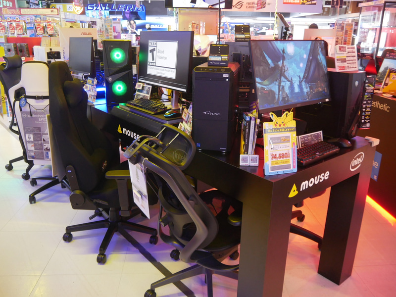 メーカーによる店頭モデルを展示