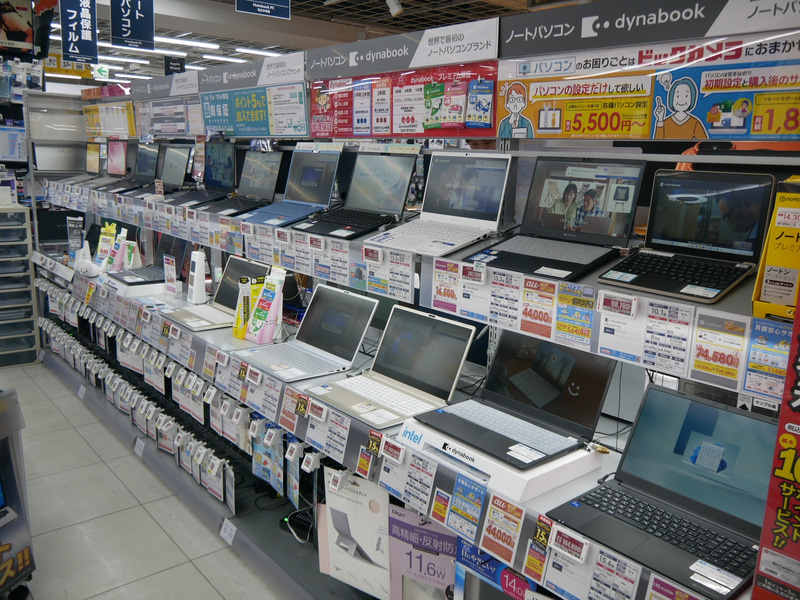 WindowsノートPCの展示コーナー
