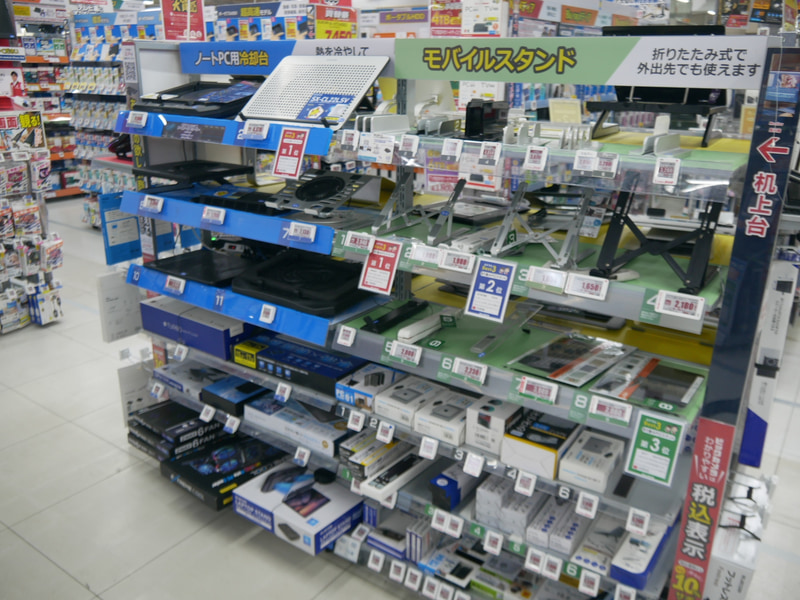 4階はPC周辺機器のフロア。さまざまな周辺機器を取り揃えている