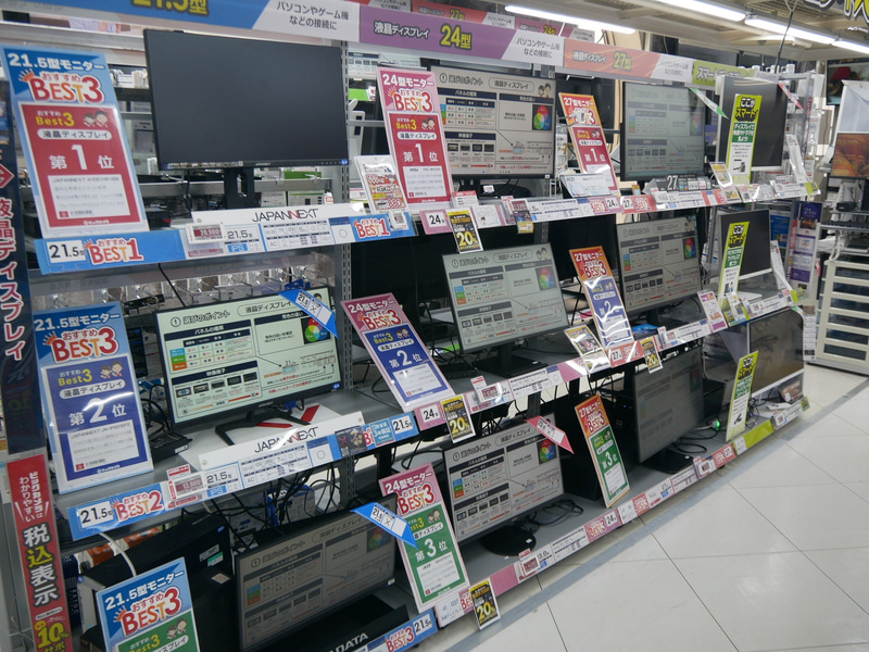 おすすめモニターを販売員主導で提示している