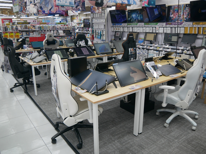 3階フロアの目玉はペンタブレットコーナーだ