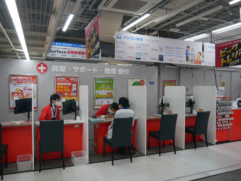 地下1階には買取、サポート、修理の受付コーナーを設置