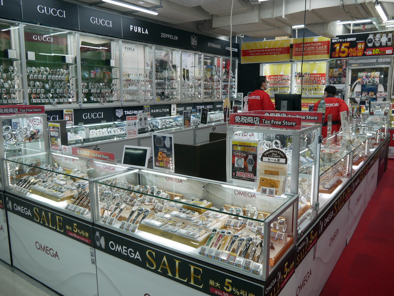 以前は8階にあった時計売り場が地下1階に移動した