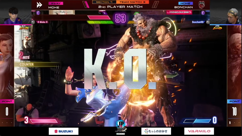 中堅戦はボンちゃんの豪鬼ともけの春麗の1戦。もけの春麗の攻めがうまく刺さって2-0で勝利となった