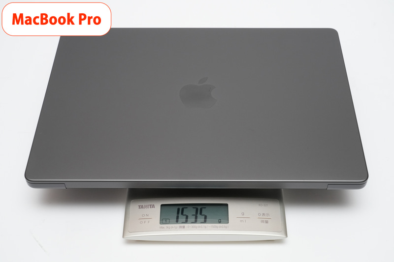 実測質量は「11インチiPad Pro(M5)」が447.5g、「iPad Pro用Magic Keyboard」が583.5g、「Apple Pencil Pro」が19.2gで合計1,050.2g、「14インチMacBook Pro(M5)」が1,535g