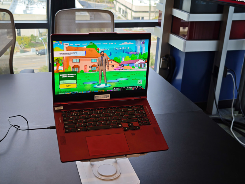 FortniteがSnapdragon X2 Eliteで動作する様子