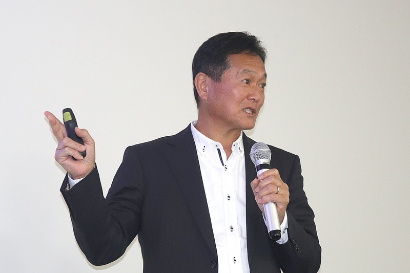 NECパーソナルコンピュータサービスセールス事業本部営業本部長の星野敬正氏