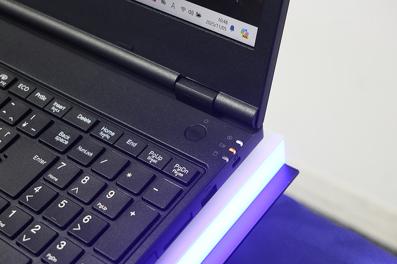 LEDインジケータは本体を閉じても確認できる