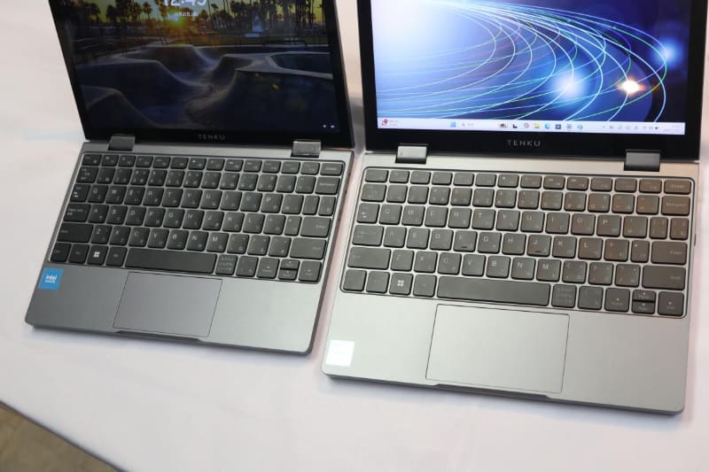 CPUの高性能化と液晶の大型化に伴い本体が若干大きくなっている