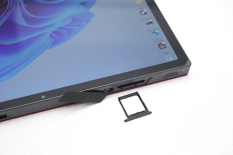 Mini SSDを採用した