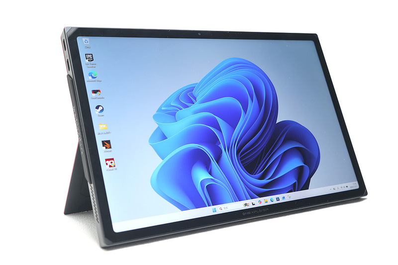 コントローラもキーボードも外せばタブレットとして使える