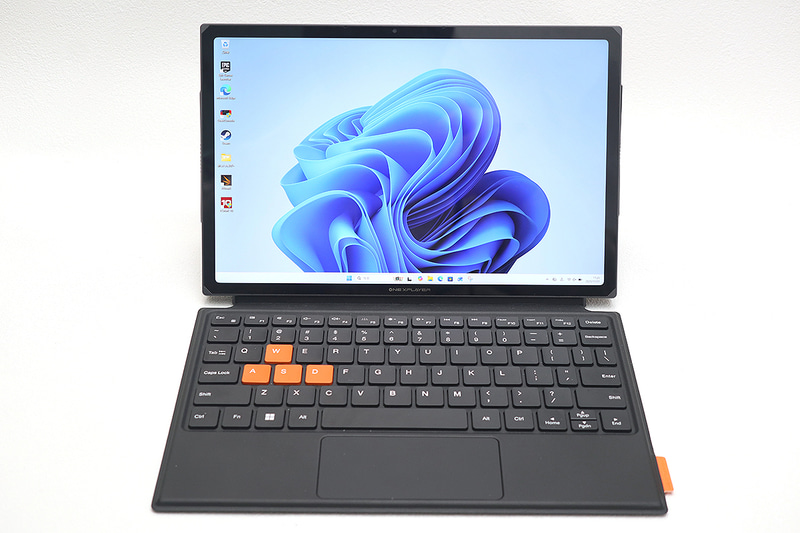 キーボードをつなげればノートPCのようになる