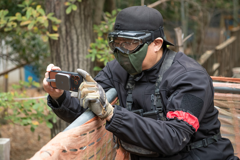 観戦台の上から妻や仲間のプレイを撮影。あとでズームすることなどを考慮して、4Kで撮影している