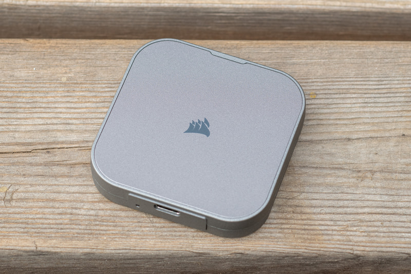 約64mm四方でコンパクトな本体。実売価格2万8,000円から